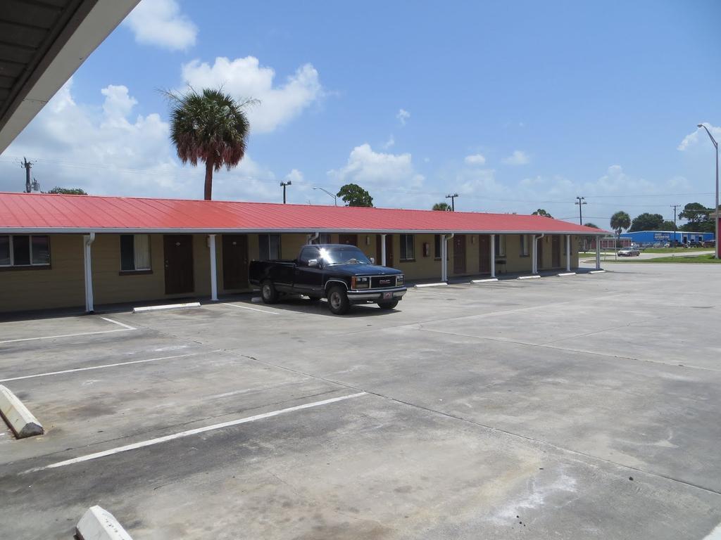 Travelers Inn Okeechobee Exteriör bild